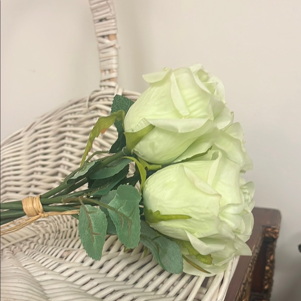 Elegant Cream Faux Roses Bouquet - Picture 1 of 3